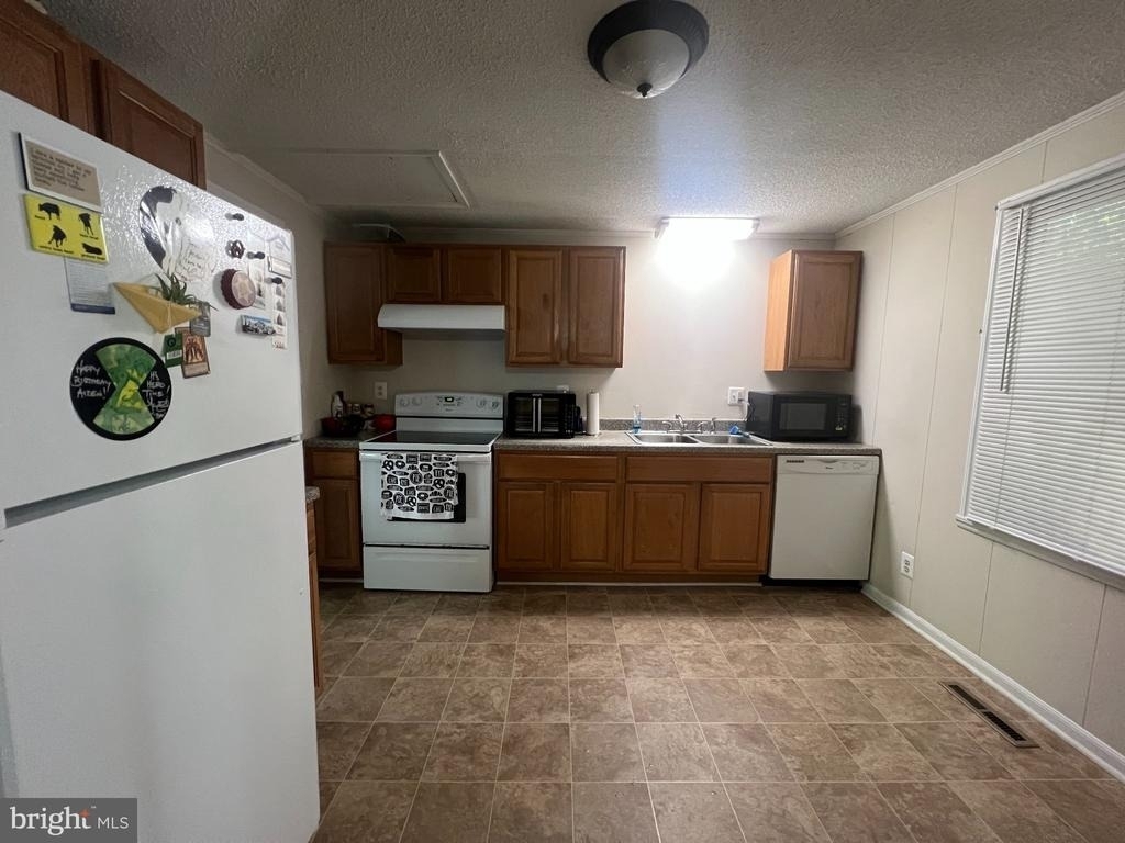6024 Loriella Park Drive - Photo 3
