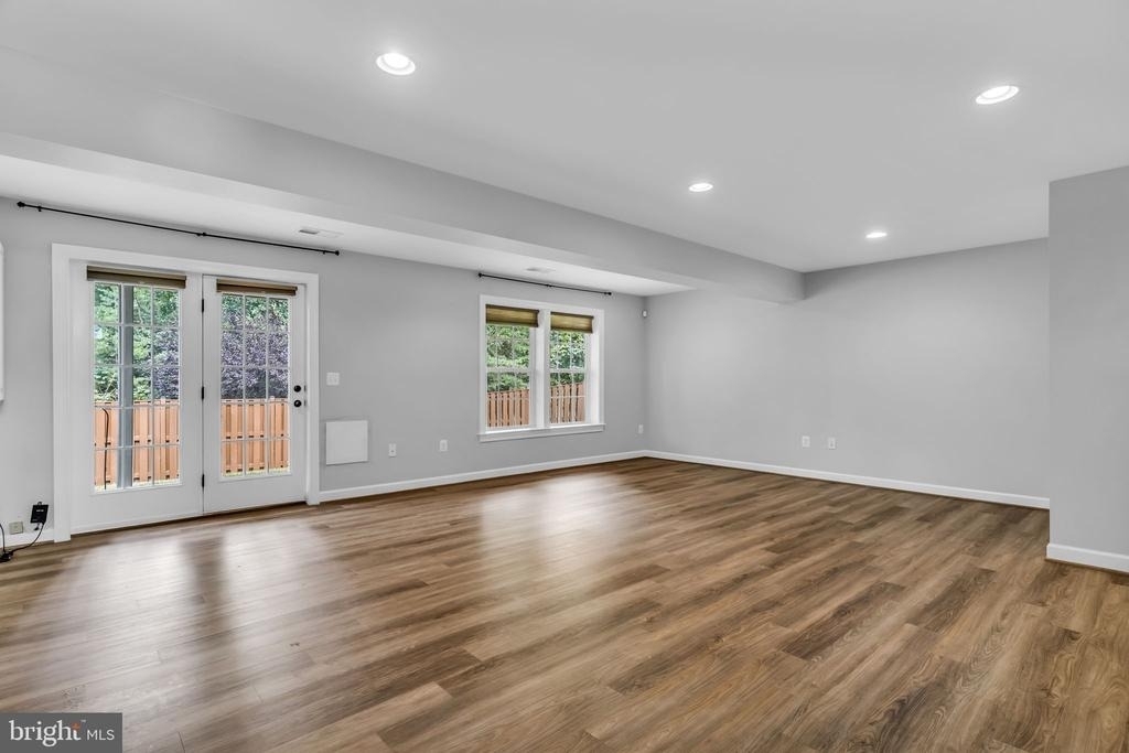 25241 Beach Place - Photo 35