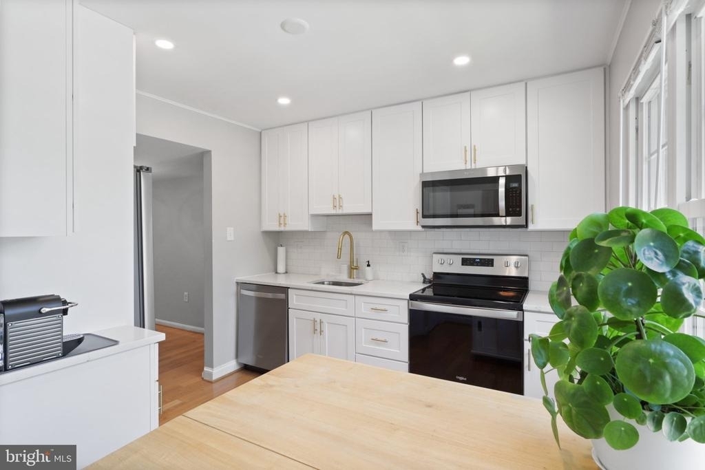 2802 Hyson Lane - Photo 4