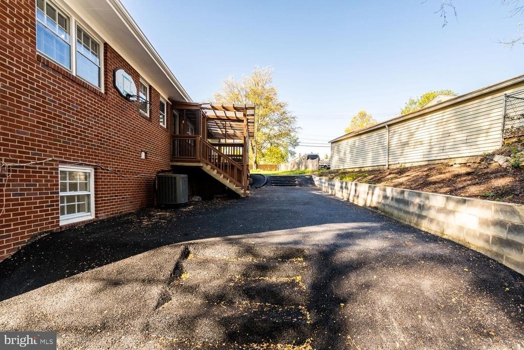 3535 Memorial Street - Photo 48