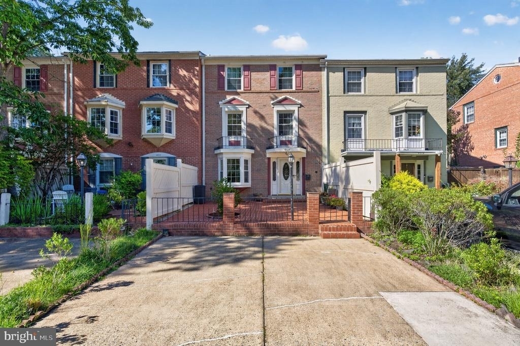 4514 Arendale Square - Photo 1