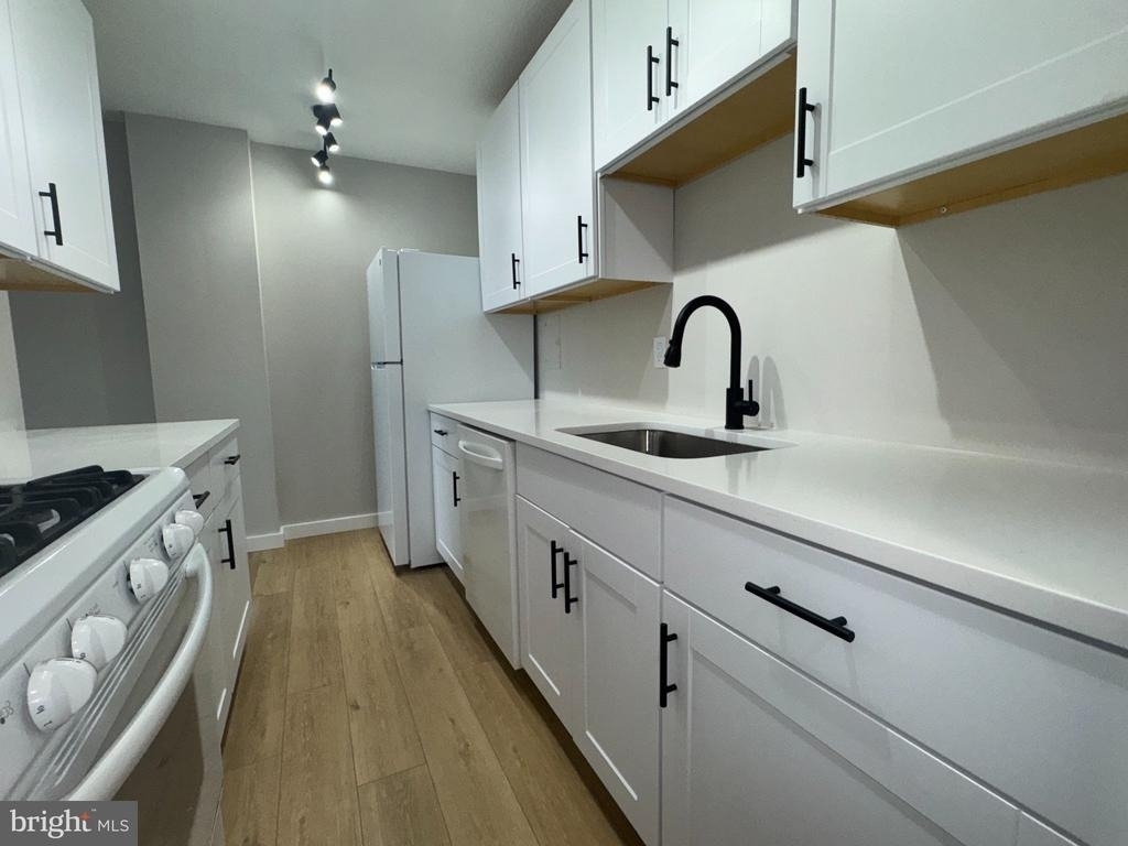 501 Slaters Lane - Photo 27