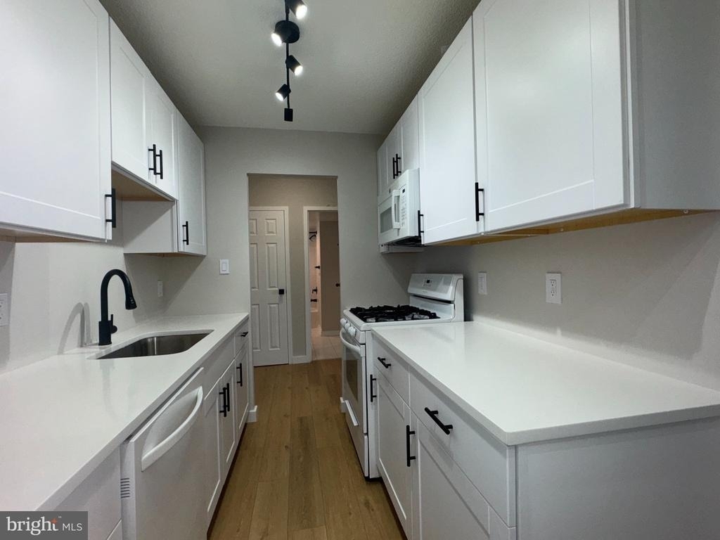 501 Slaters Lane - Photo 23