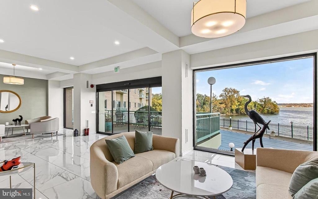 501 Slaters Lane - Photo 4