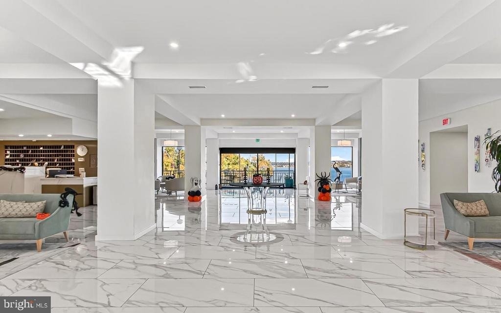 501 Slaters Lane - Photo 3