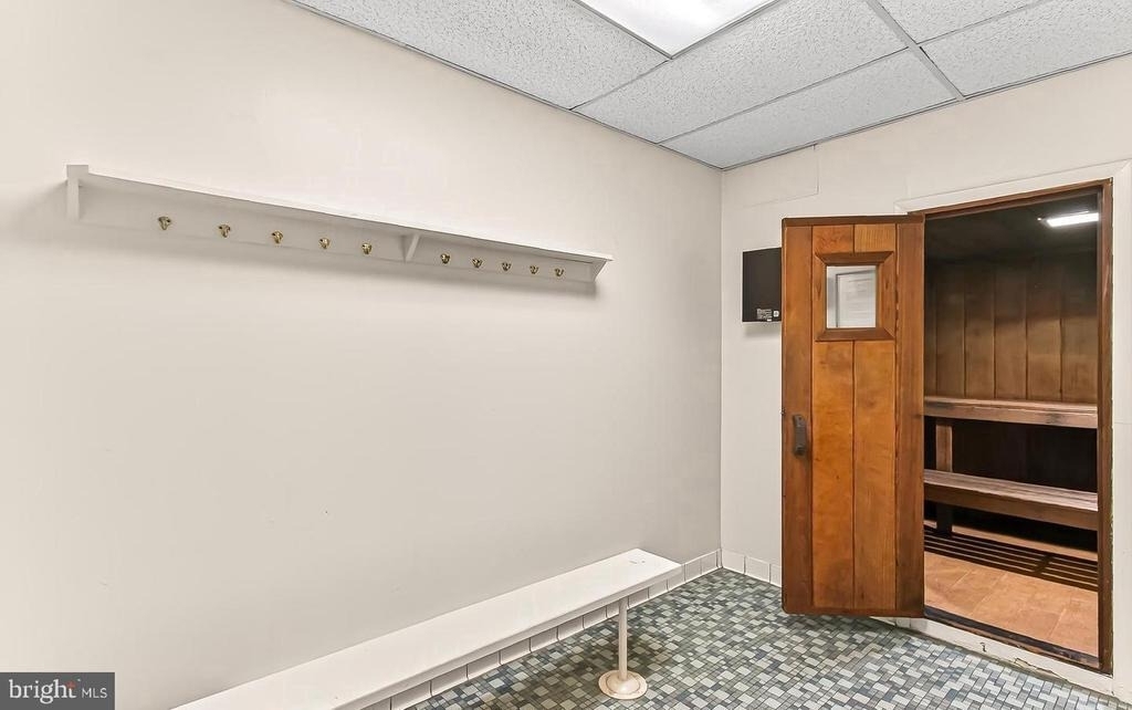 501 Slaters Lane - Photo 52
