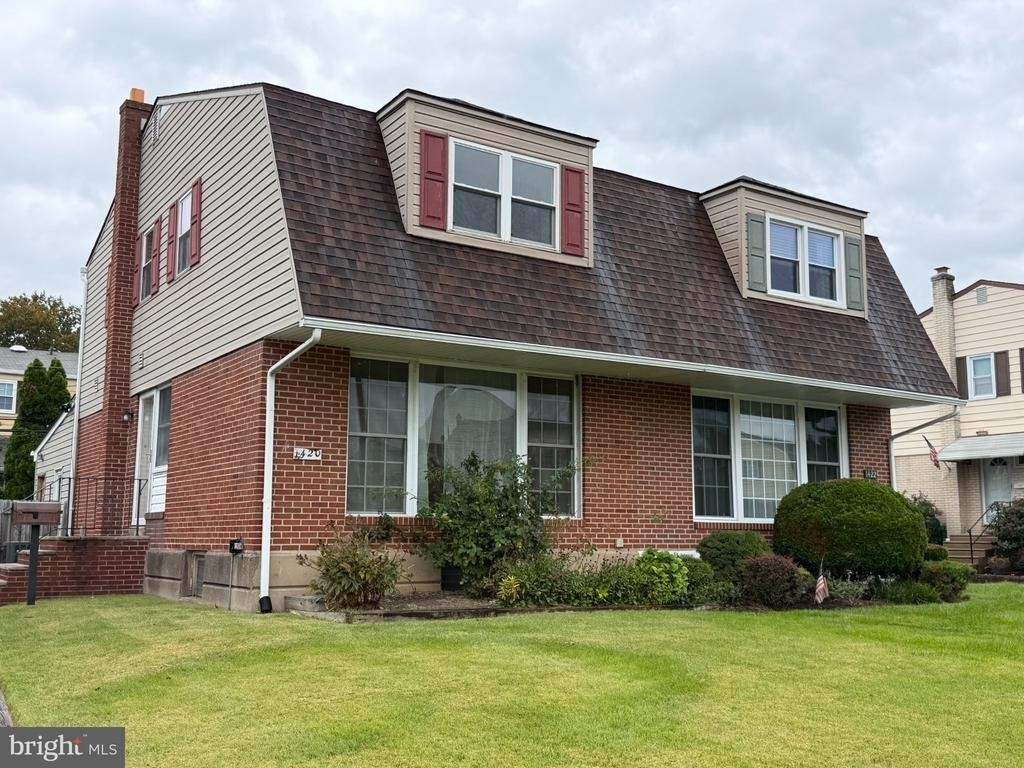 1420 Greenway Road - Photo 0