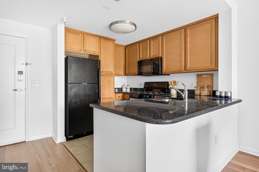 355 I Street Sw - Photo 6