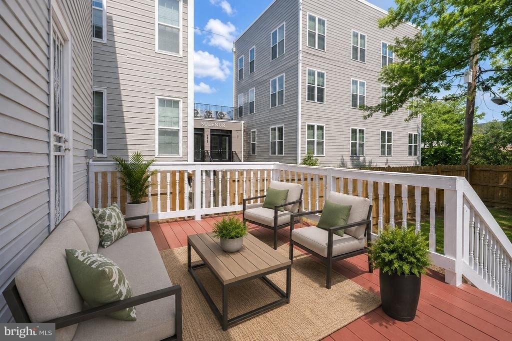 1911 17th Street Se - Photo 2