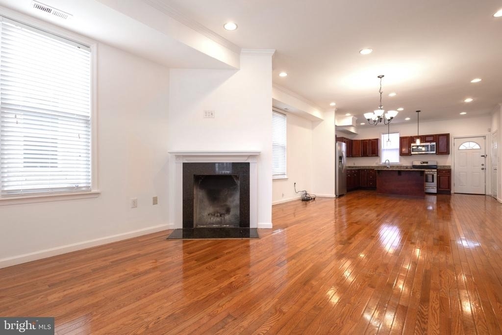 1911 17th Street Se - Photo 3