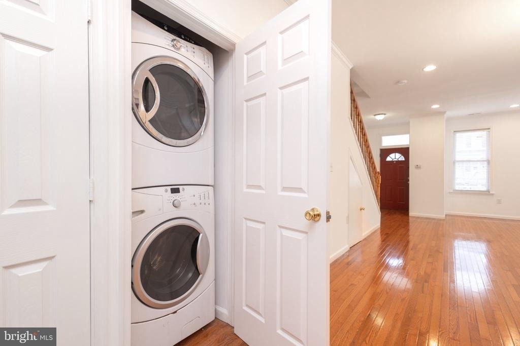 1911 17th Street Se - Photo 8