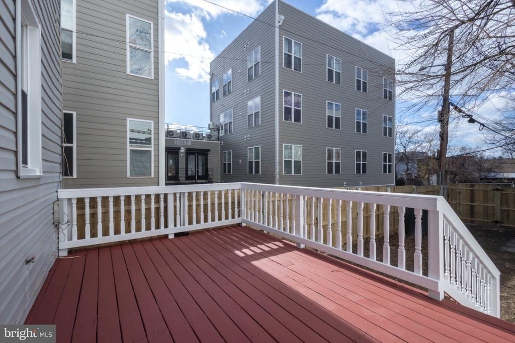 1911 17th Street Se - Photo 18