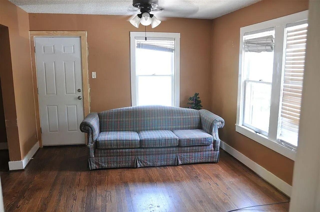 1523 S Robertson Ave - Photo 2
