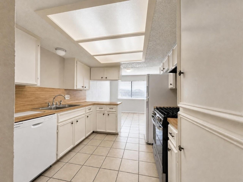 8329 Fathom Cir - Photo 22