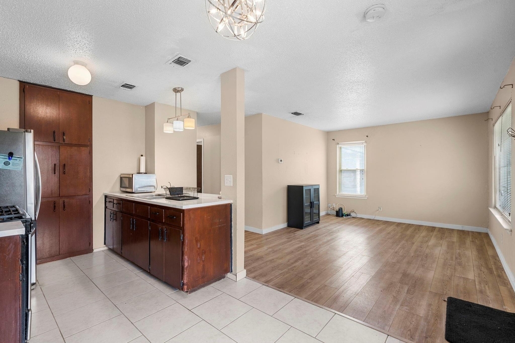 9505 Oriole Dr - Photo 2