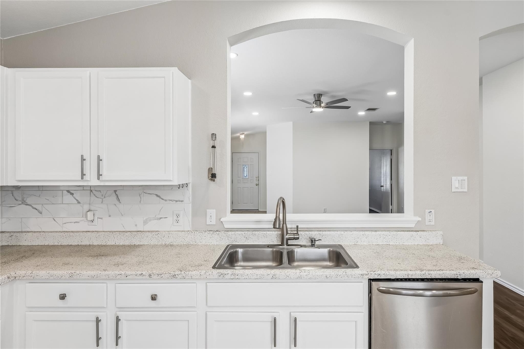 505 Washington Square Dr - Photo 9