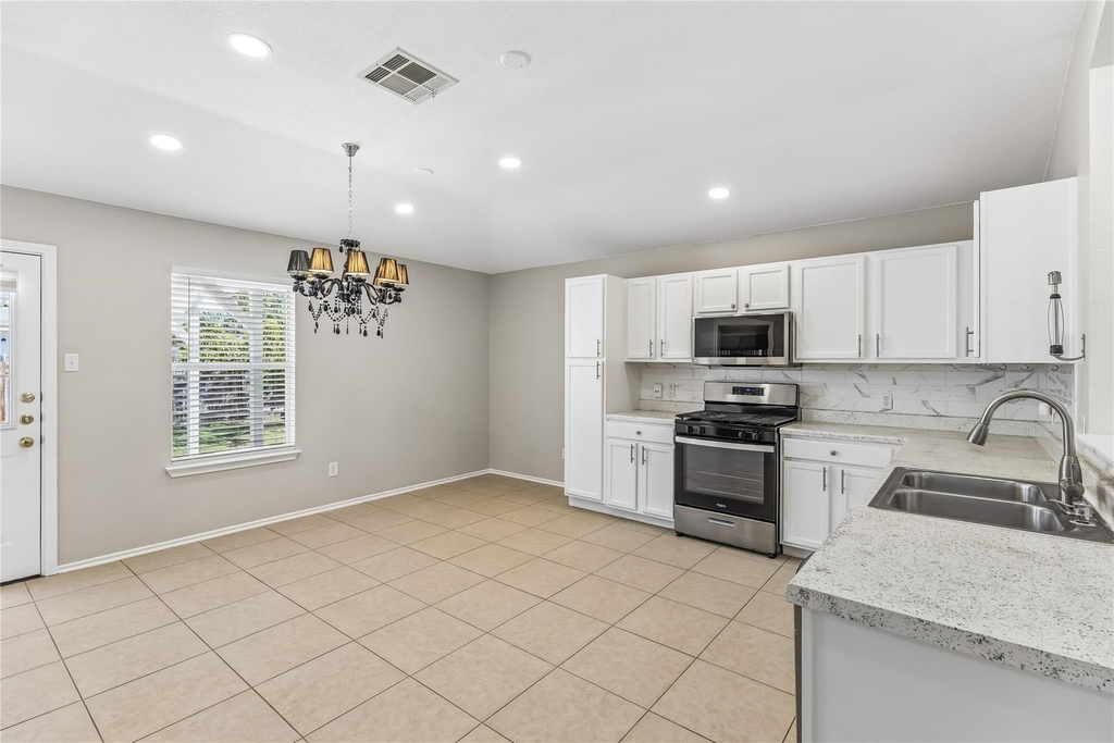 505 Washington Square Dr - Photo 10
