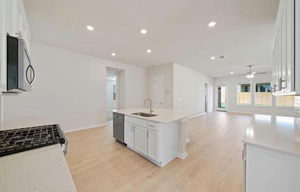 409 Deerpath St - Photo 4