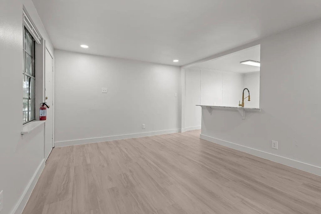 533 S Bonner Ave - Photo 3