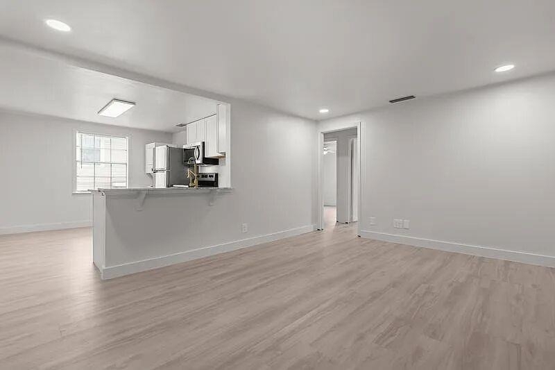 533 S Bonner Ave - Photo 1