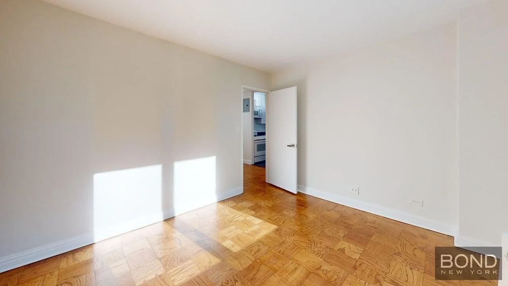 400 East 71st Street - Photo 5