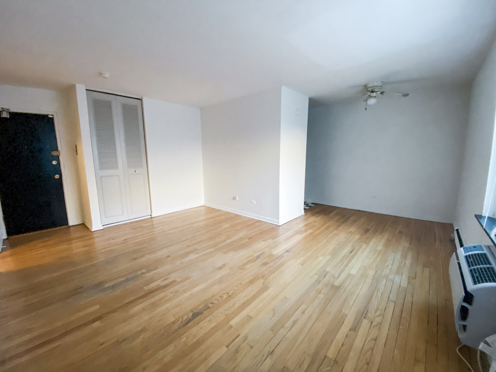 516 W Melrose Street - Photo 2