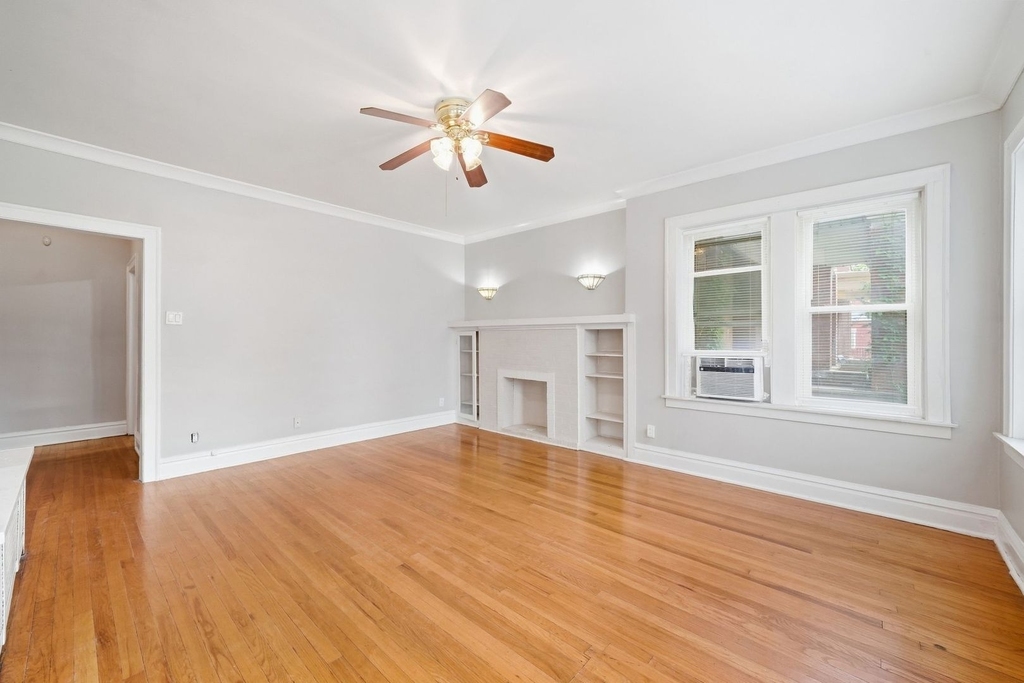6945 S Calumet Avenue - Photo 2