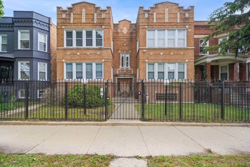 6945 S Calumet Avenue - Photo 0