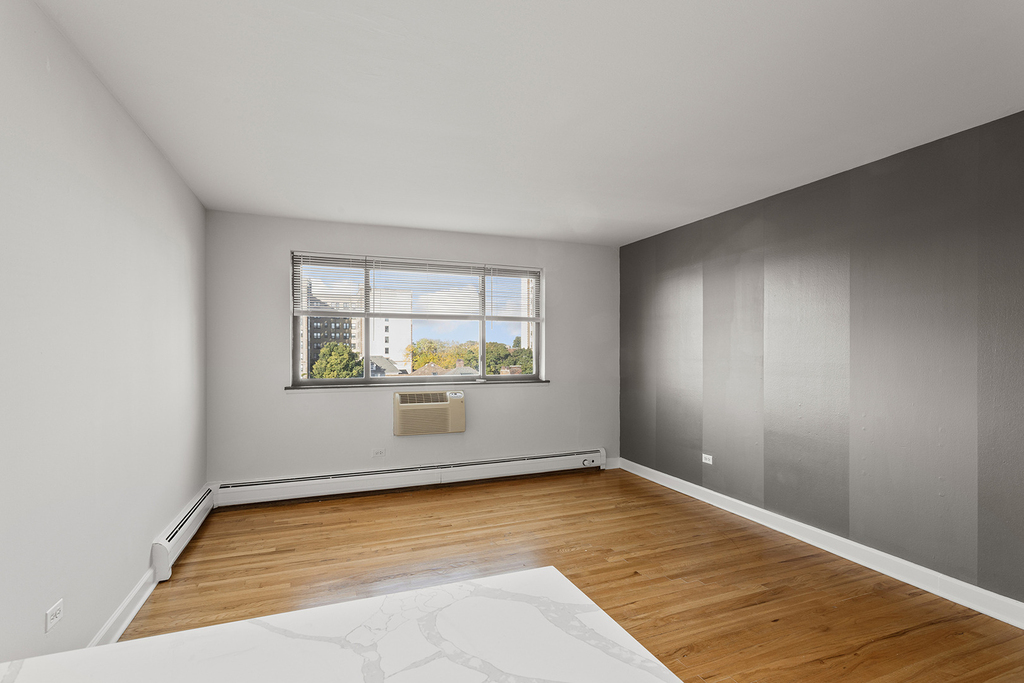 6758 N Sheridan Avenue - Photo 1