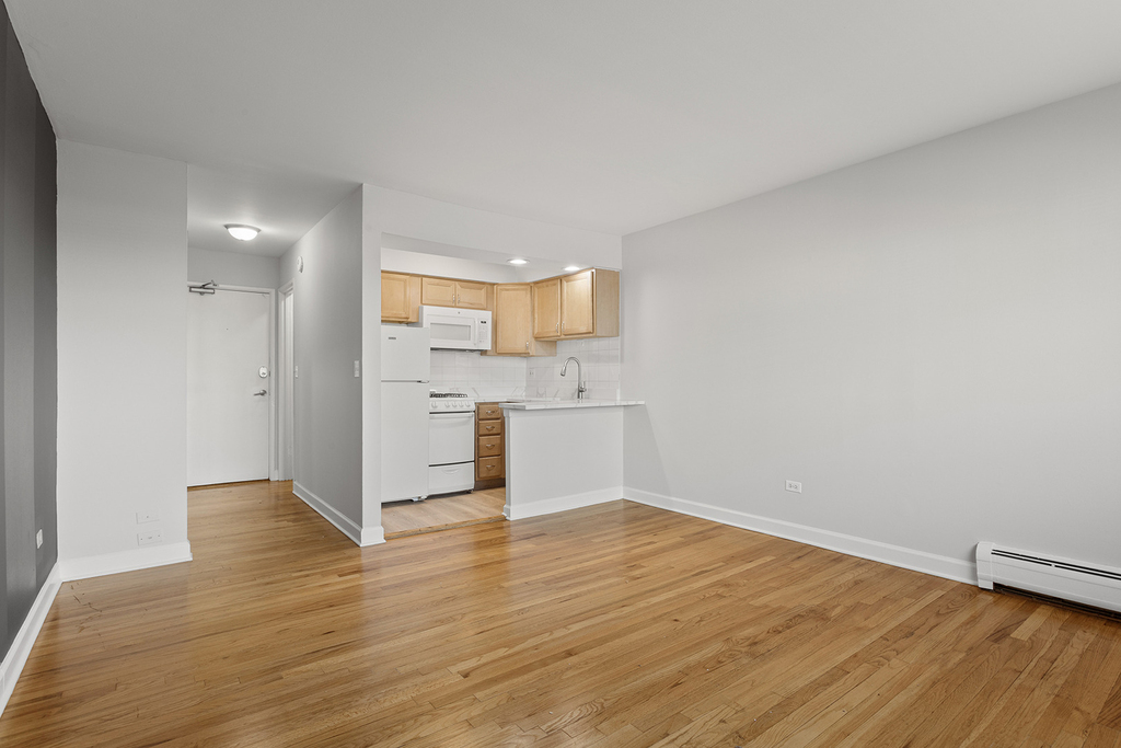 6758 N Sheridan Avenue - Photo 2