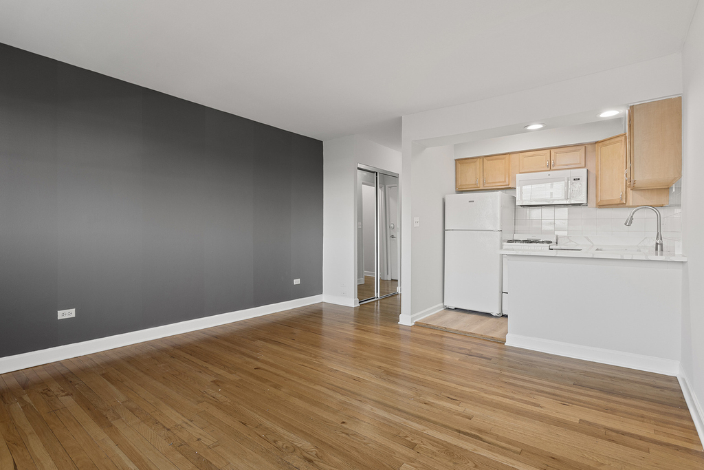 6758 N Sheridan Avenue - Photo 4
