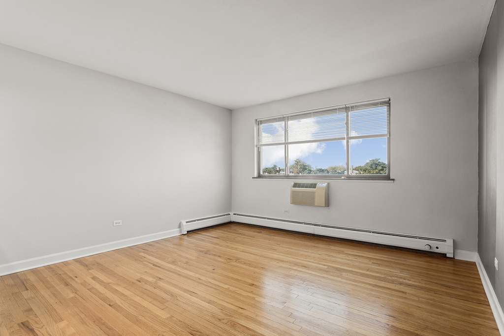 6758 N Sheridan Avenue - Photo 5