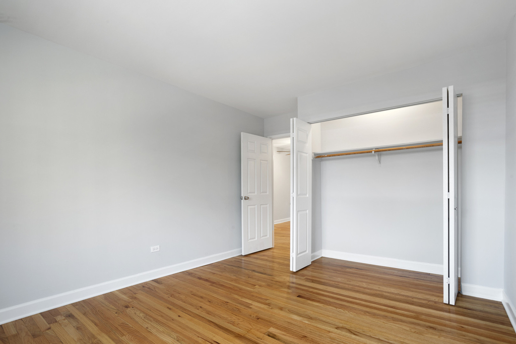 6758 N Sheridan Avenue - Photo 8