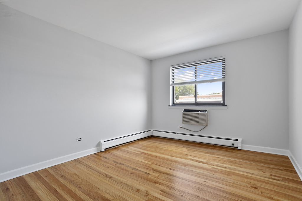 6758 N Sheridan Avenue - Photo 6
