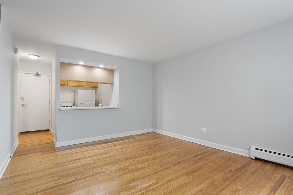 6758 N Sheridan Avenue - Photo 2