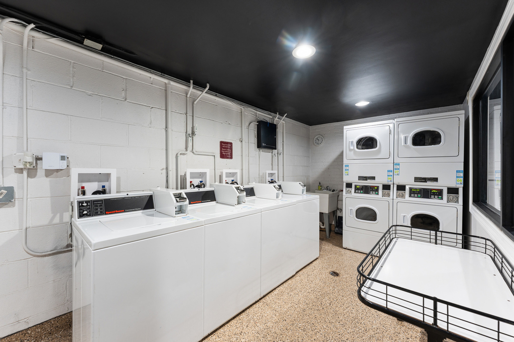 6758 N Sheridan Avenue - Photo 10