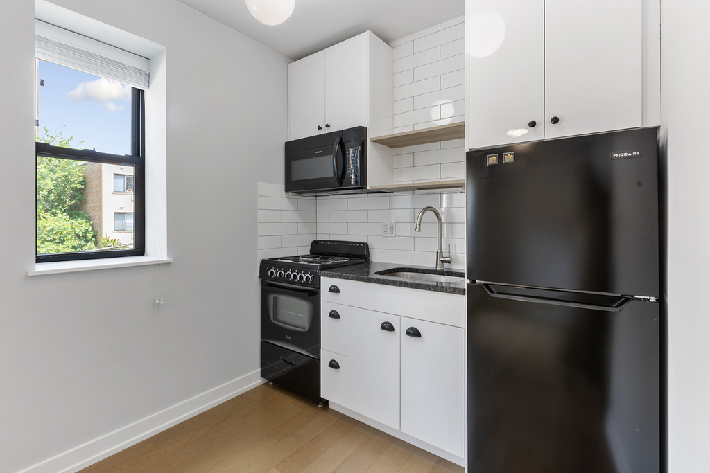 6019 N Winthrop Avenue - Photo 2