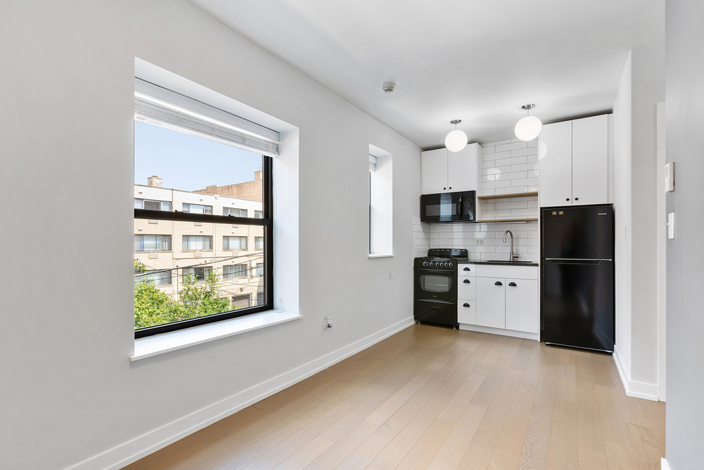 6019 N Winthrop Avenue - Photo 1