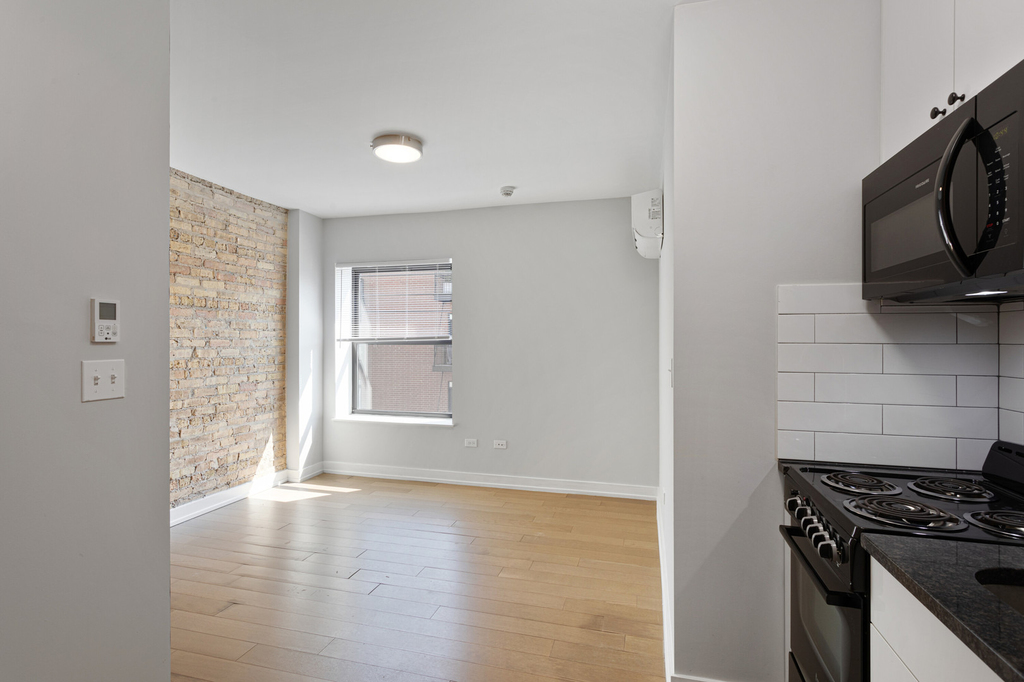 6019 N Winthrop Avenue - Photo 1