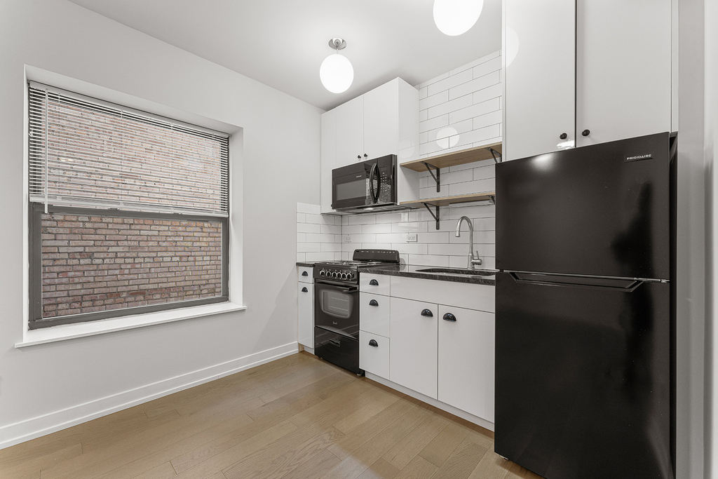 6019 N Winthrop Avenue - Photo 2