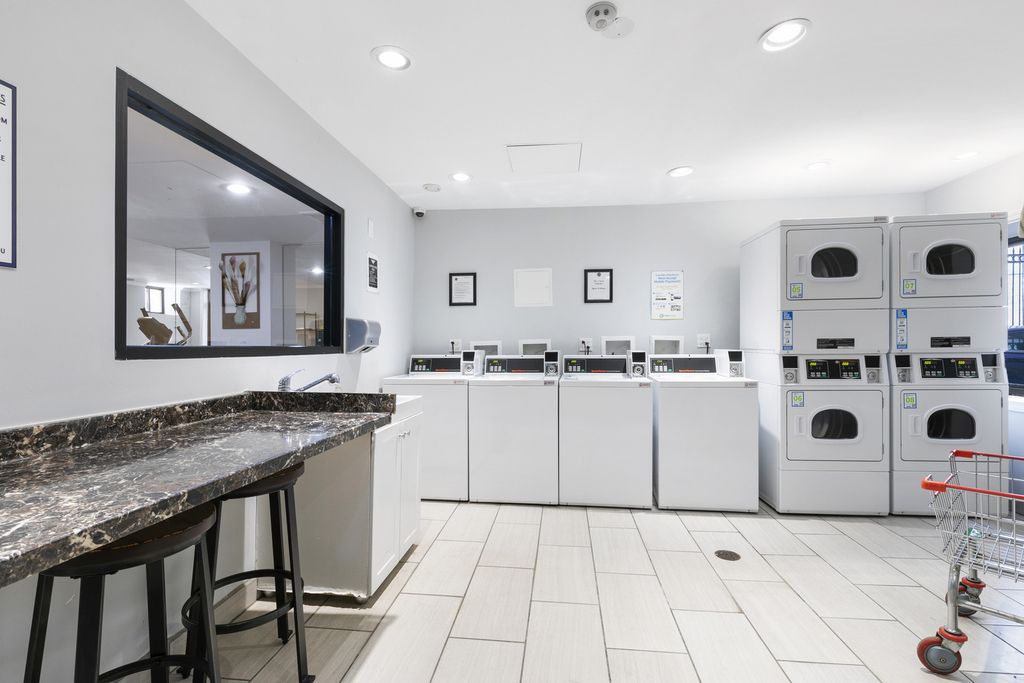 6001 N Kenmore Avenue - Photo 11