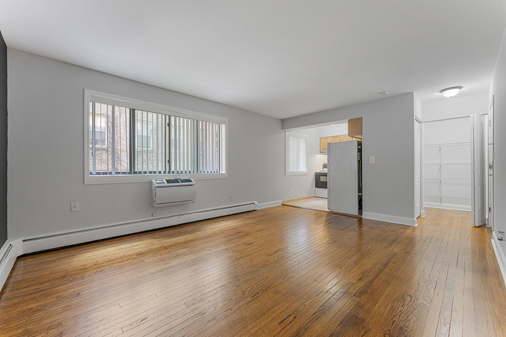 6001 N Kenmore Avenue - Photo 1