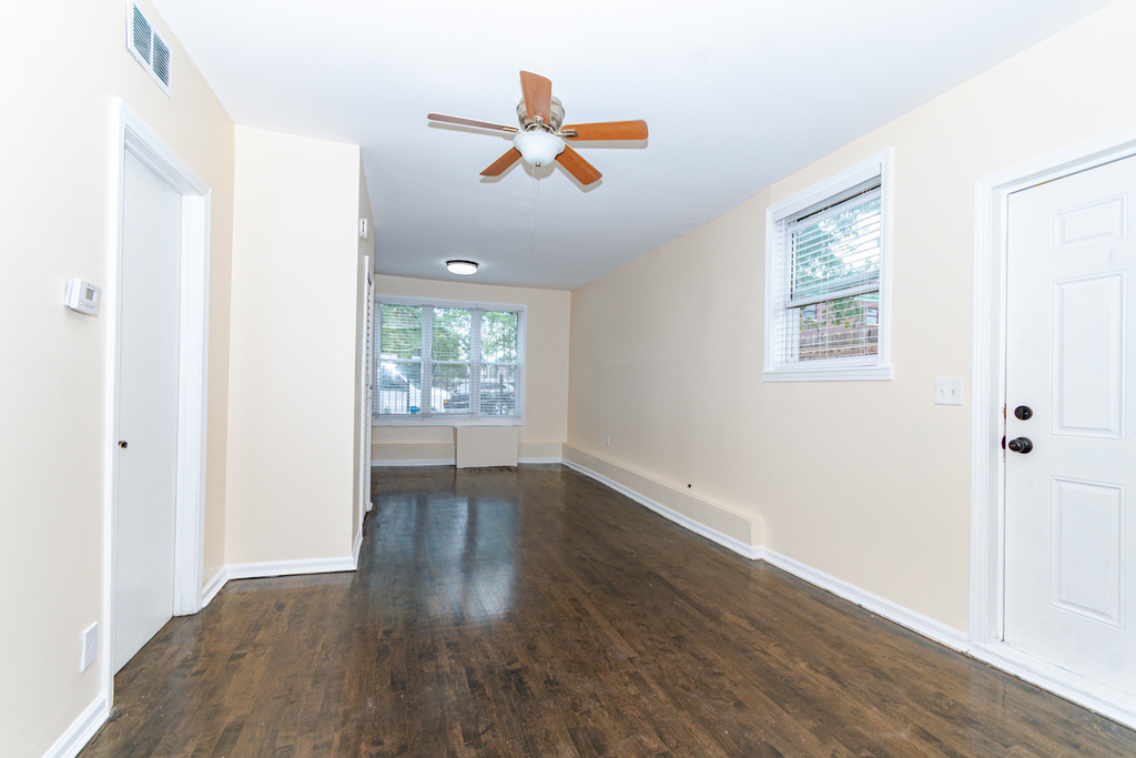 1618 N Rockwell Street - Photo 5