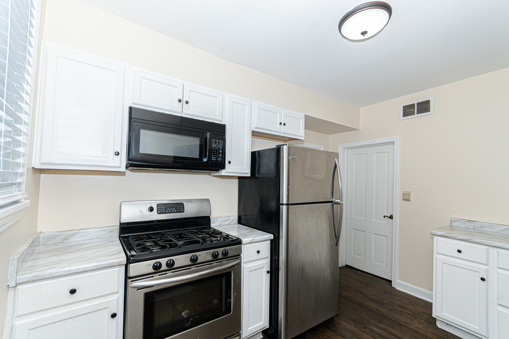 1618 N Rockwell Street - Photo 11