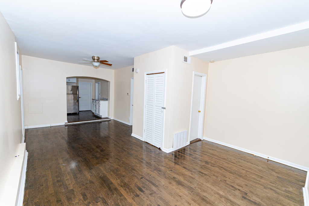 1618 N Rockwell Street - Photo 3