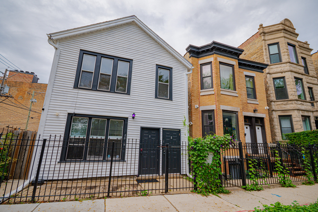 1618 N Rockwell Street - Photo 0
