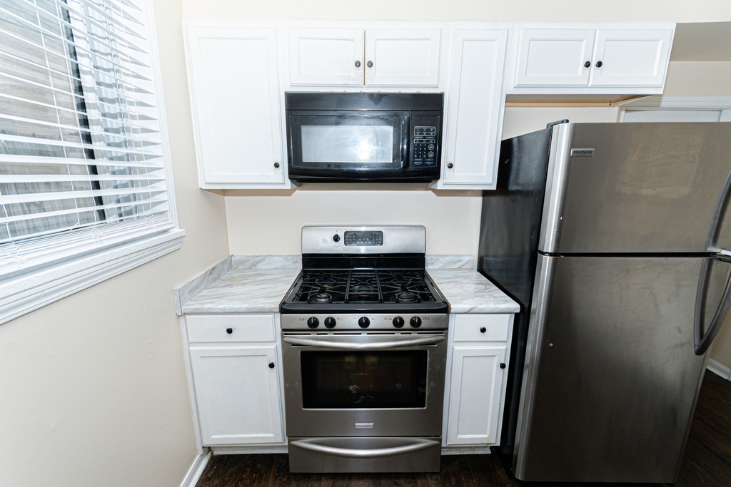 1618 N Rockwell Street - Photo 8