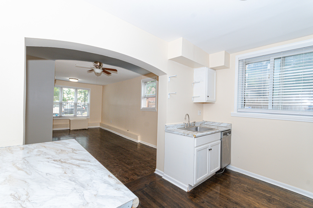 1618 N Rockwell Street - Photo 7