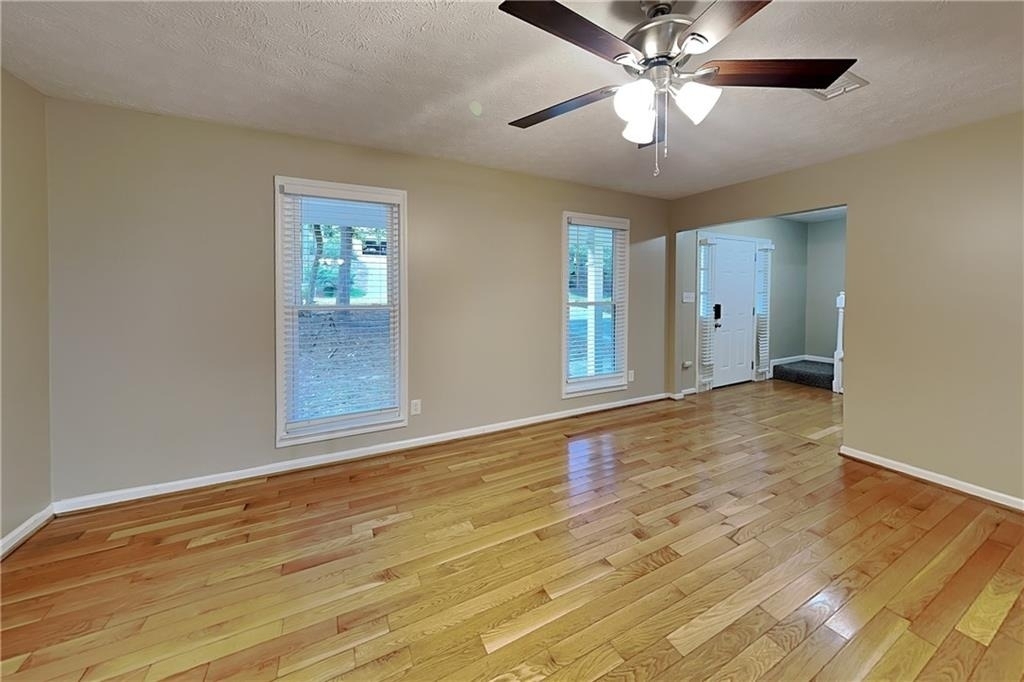 350 Ivy Mill Court - Photo 4