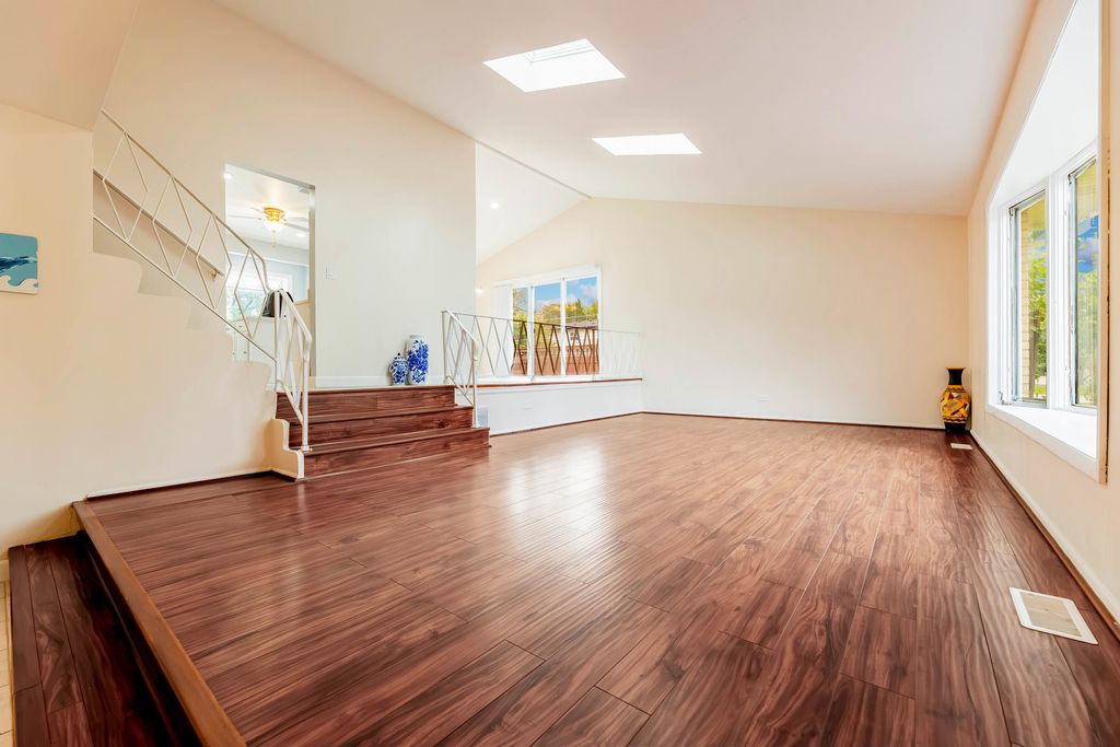 409 Hillcrest Lane - Photo 1